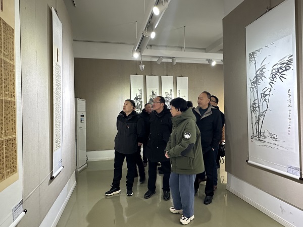 市政协组织参观“六尺清风 文都廉韵” 廉洁文化作品展