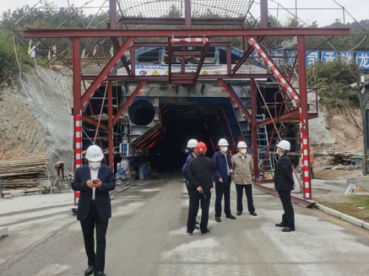 市政协主席雷建鸣调研重点工程建设